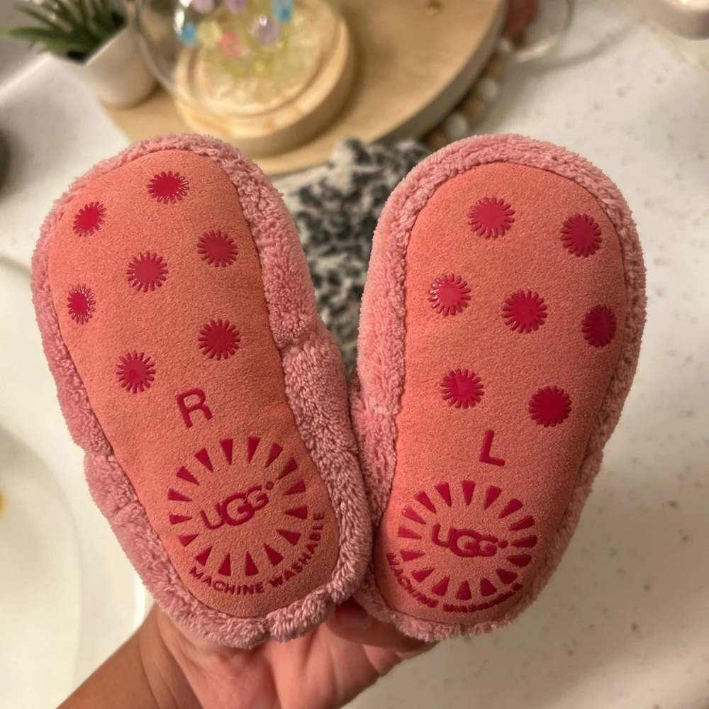 2 pairs of baby girl Uggs size 2/3 - Picture 3 of 5